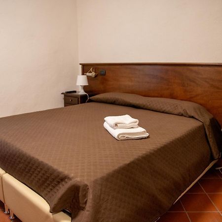 Dimora Del Borgo Affittacamere Санджинето Экстерьер фото